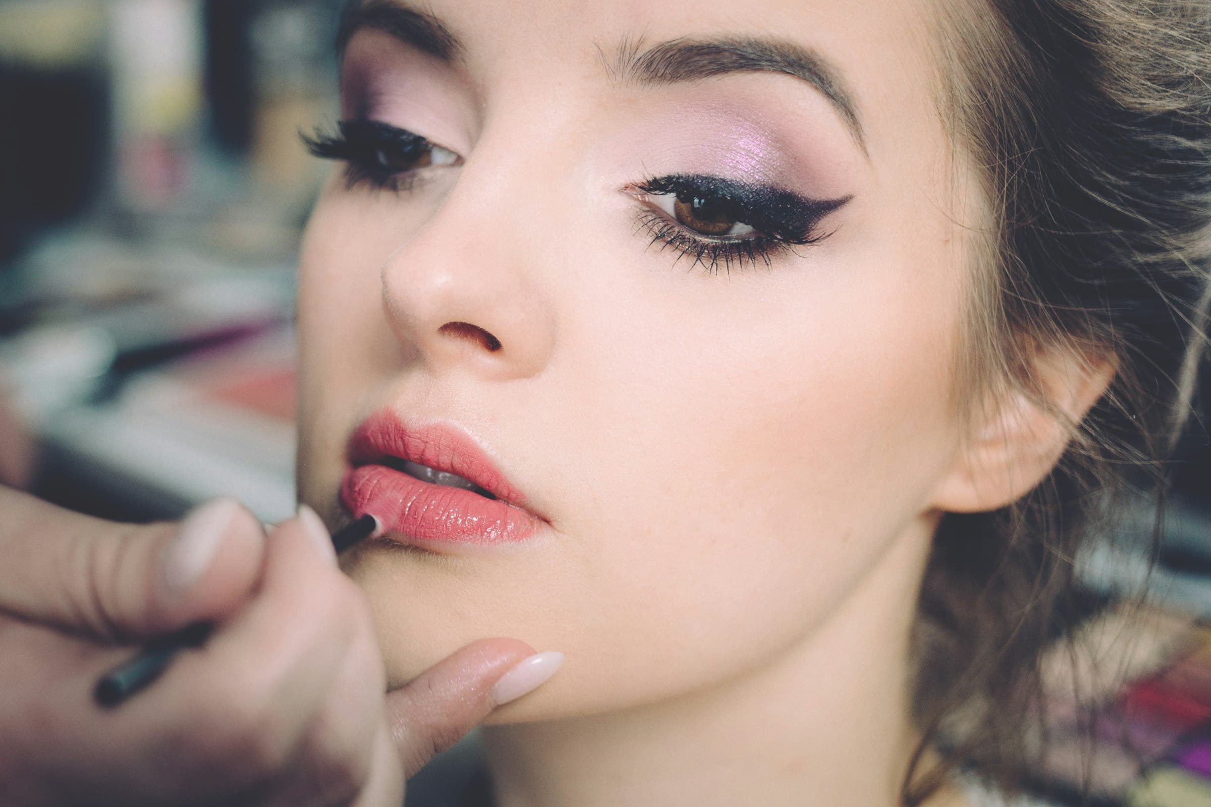 Natural beauty portrait with defined brows